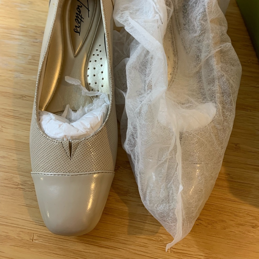 8N. Beige. Dress. Low heel. Never worn.